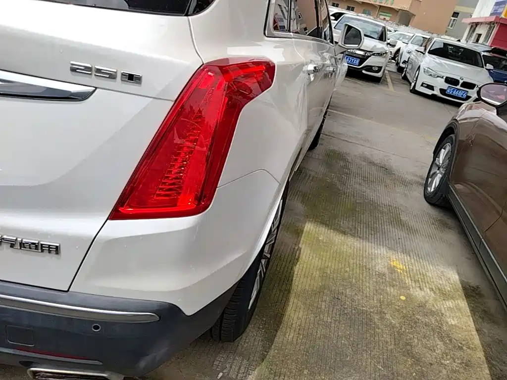 Cadillac XT5 — фото 8
