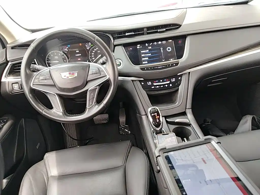 Cadillac XT5 — фото 10
