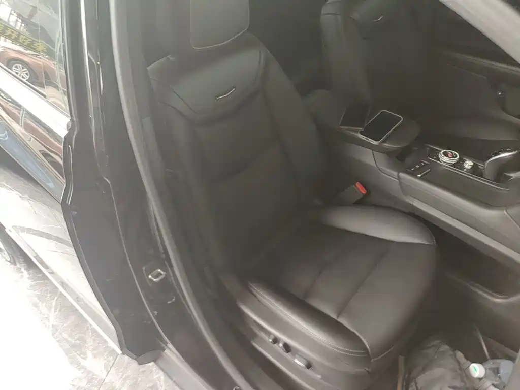 Cadillac XT5 — фото 25