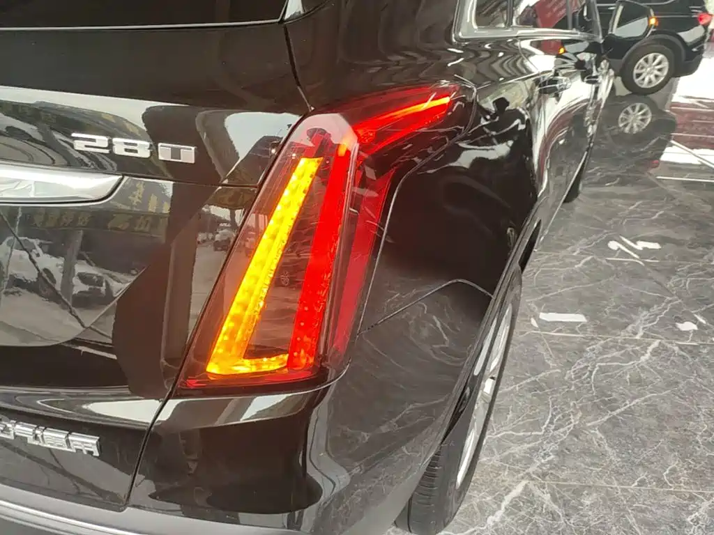 Cadillac XT5 — фото 8