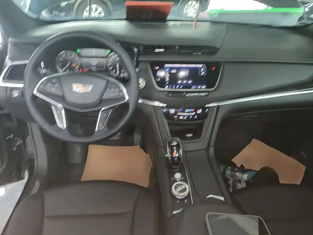 Cadillac XT5 — фото 10