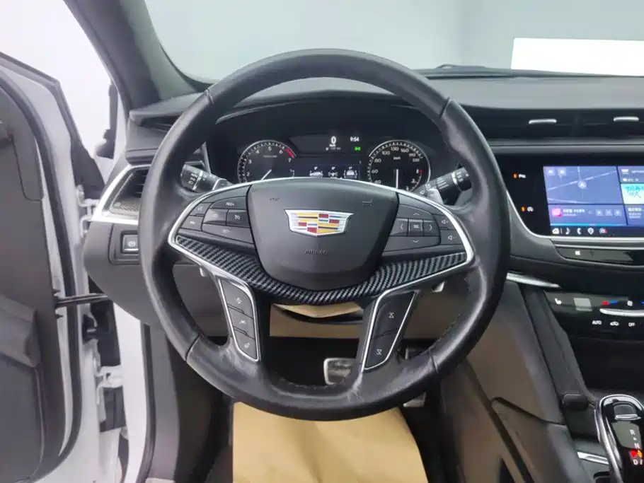Cadillac XT5 — фото 15