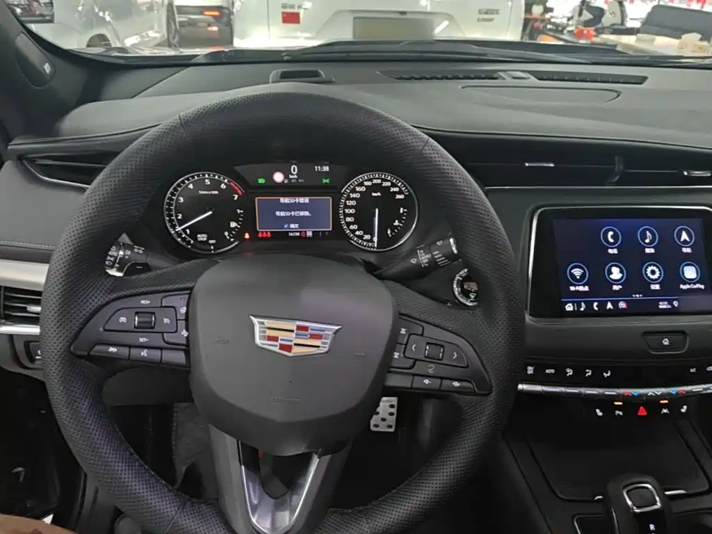 Cadillac XT4 — фото 11