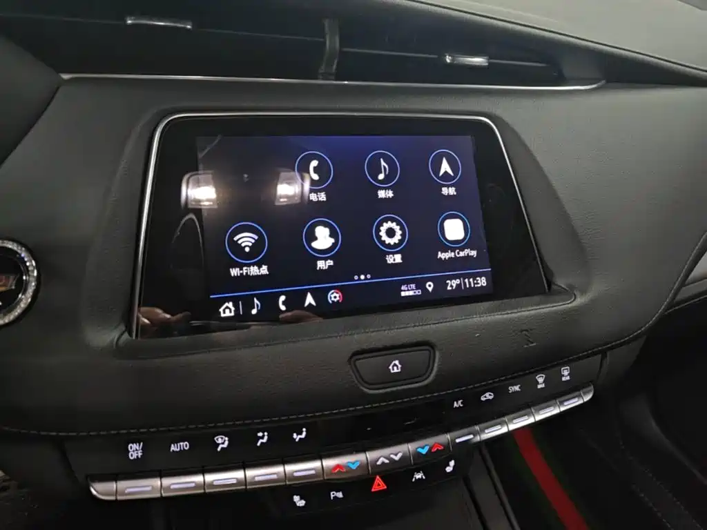 Cadillac XT4 — фото 13