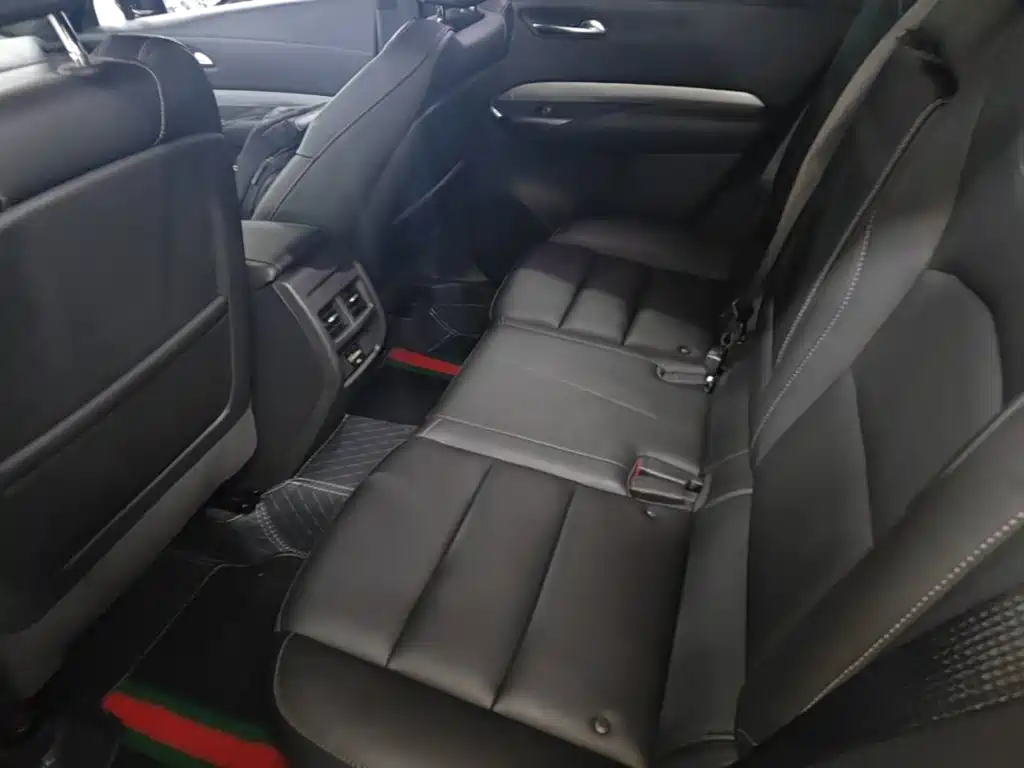 Cadillac XT4 — фото 17