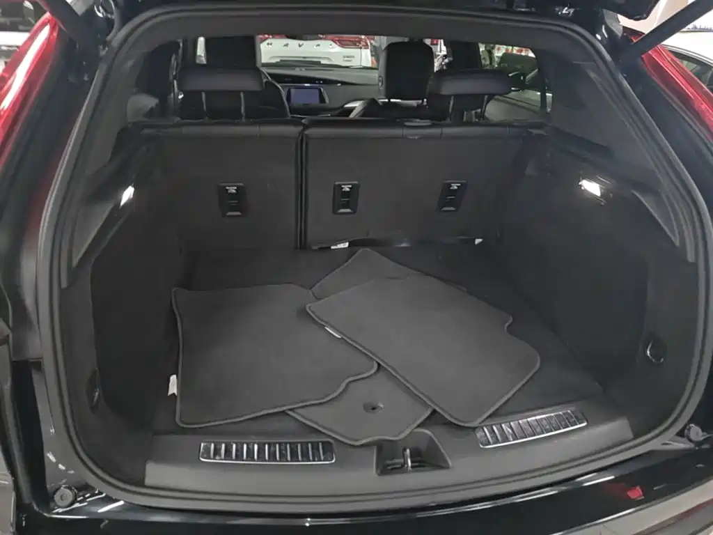 Cadillac XT4 — фото 19