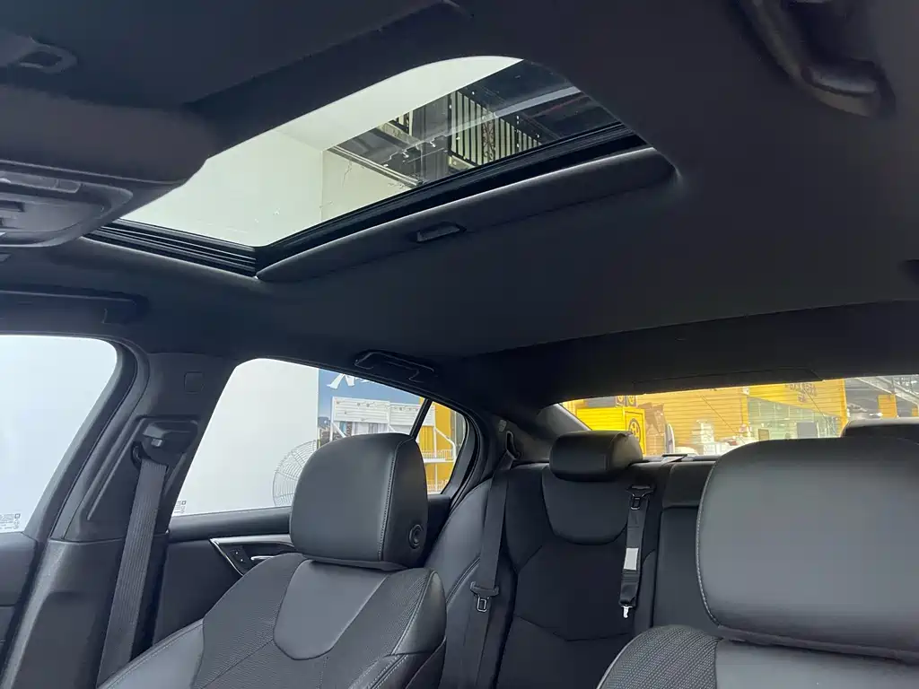 Cadillac CT5 — фото 13
