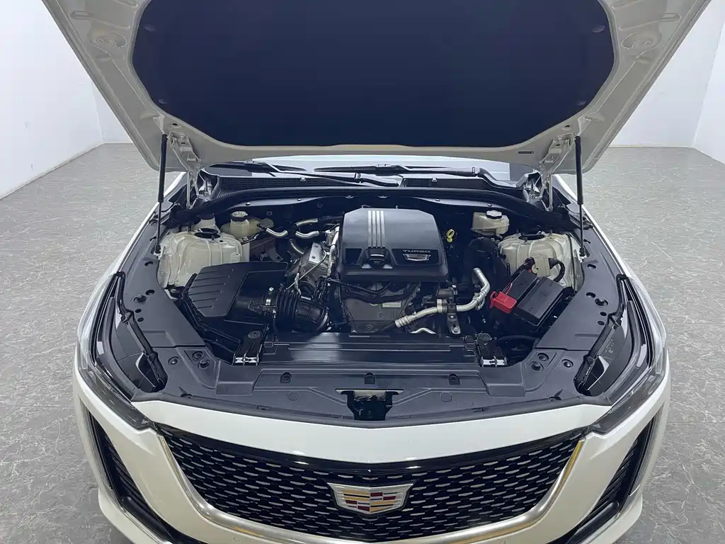 Cadillac CT5 — фото 17