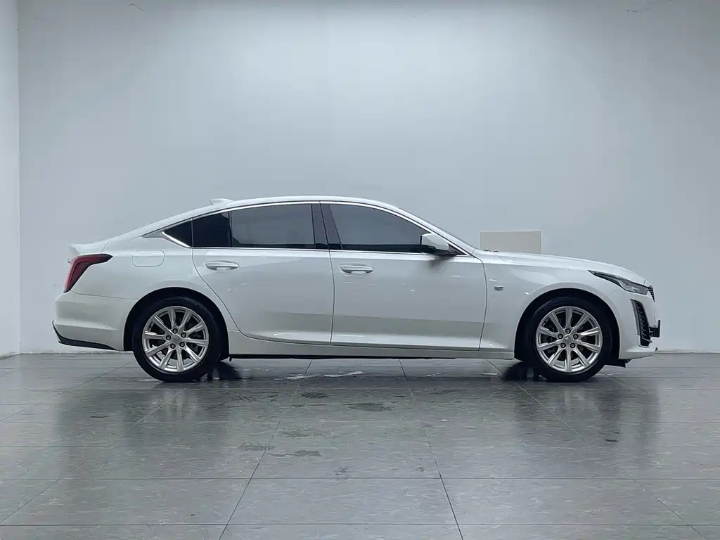 Cadillac CT5 — фото 7