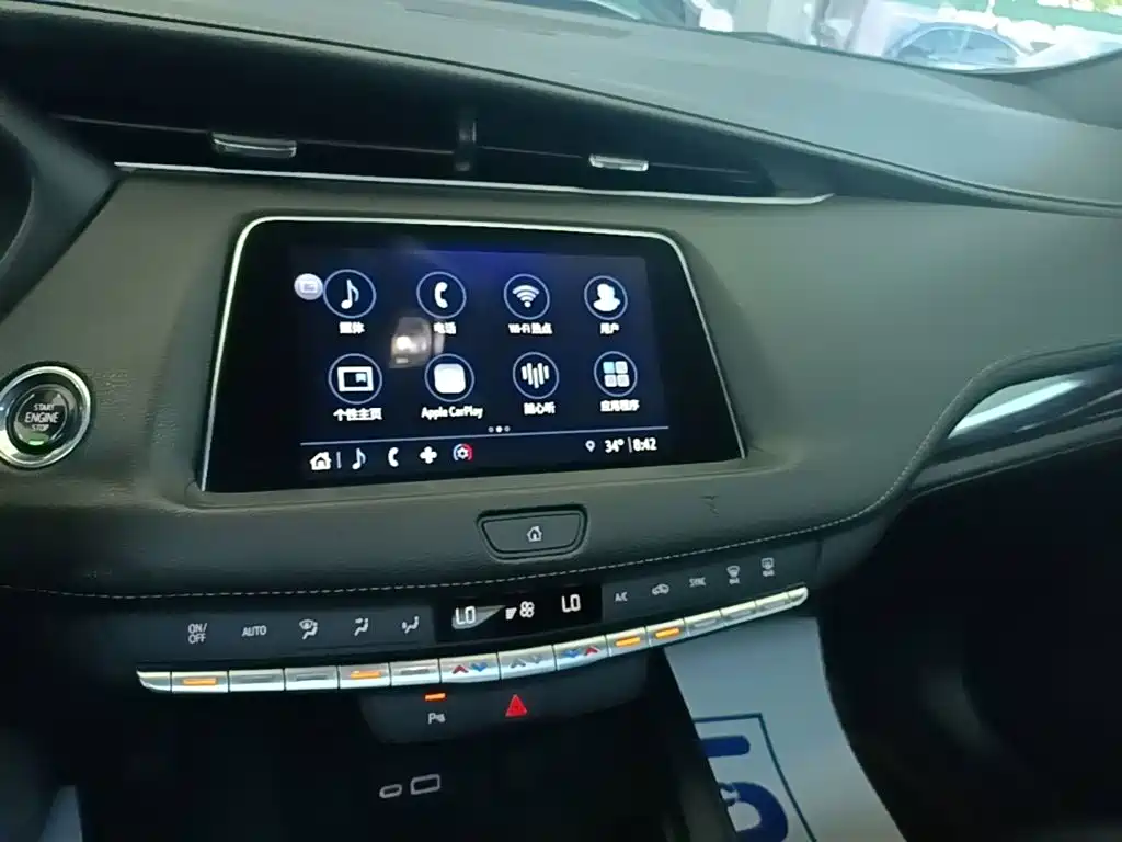 Cadillac XT4 — фото 13
