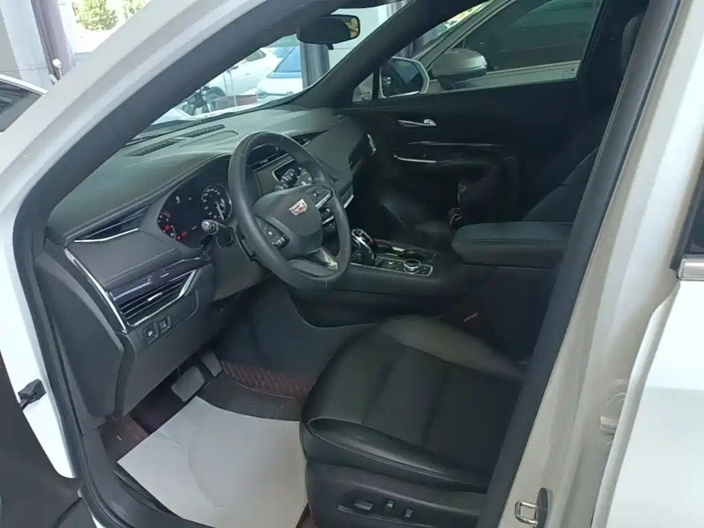 Cadillac XT4 — фото 15