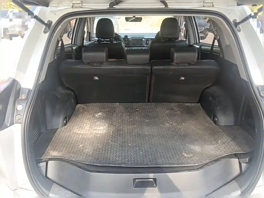Toyota RAV4 — фото 23