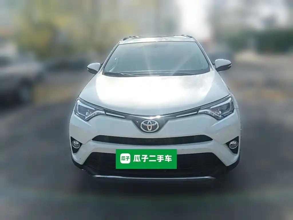 Toyota RAV4 — фото 4