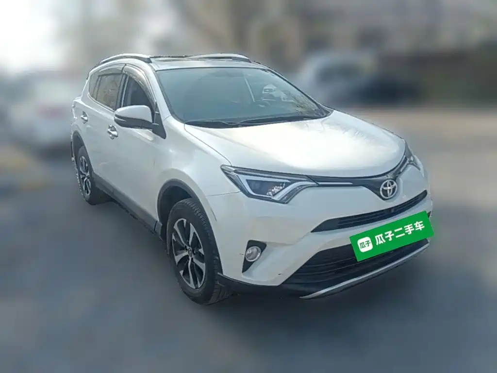 Toyota RAV4 — фото 5