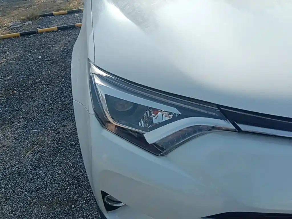 Toyota RAV4 — фото 10