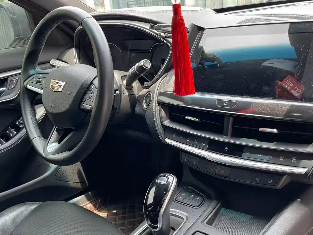 Cadillac CT5 — фото 8