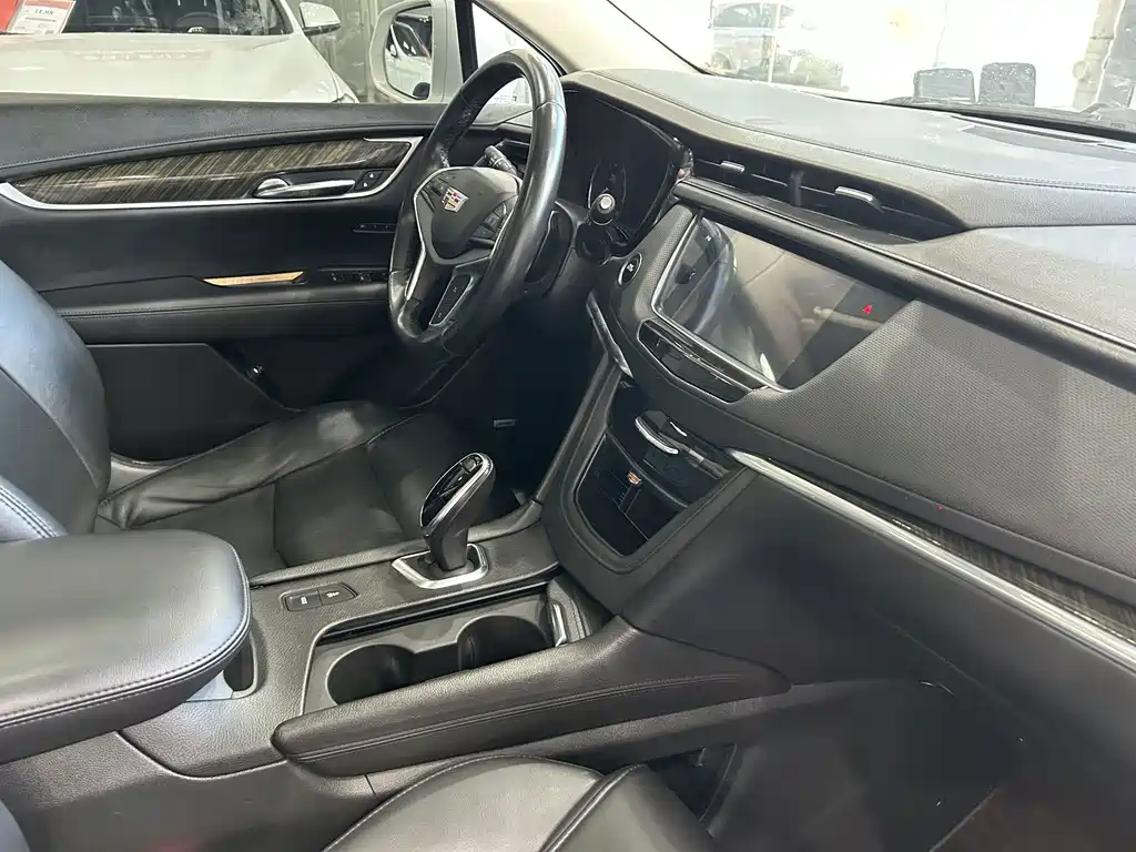 Cadillac XT5 — фото 13