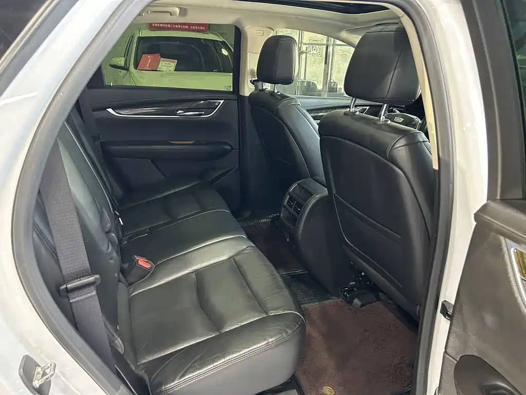 Cadillac XT5 — фото 14