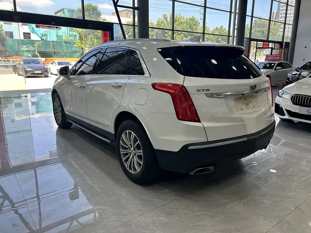 Cadillac XT5 — фото 6