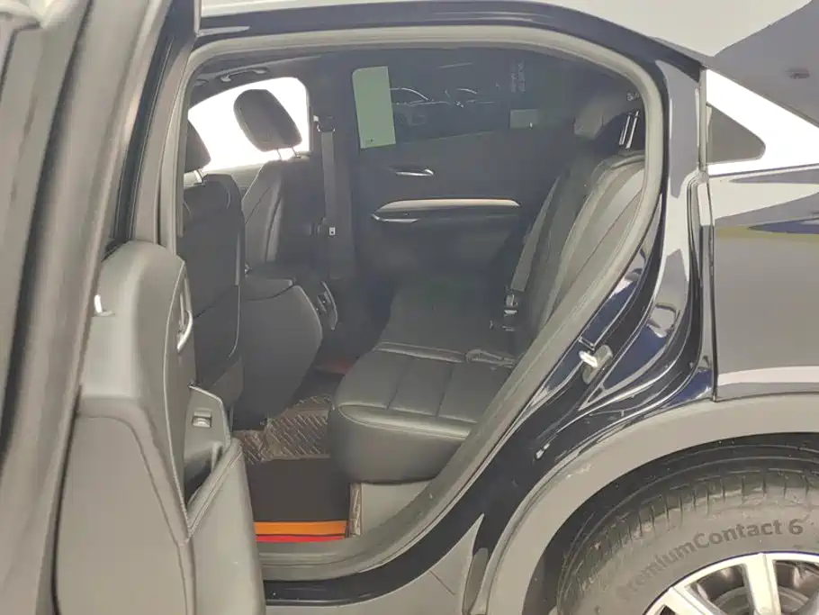 Cadillac XT4 — фото 11