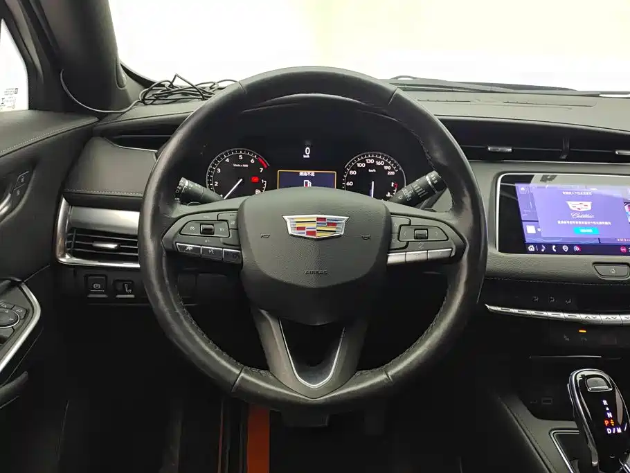 Cadillac XT4 — фото 15