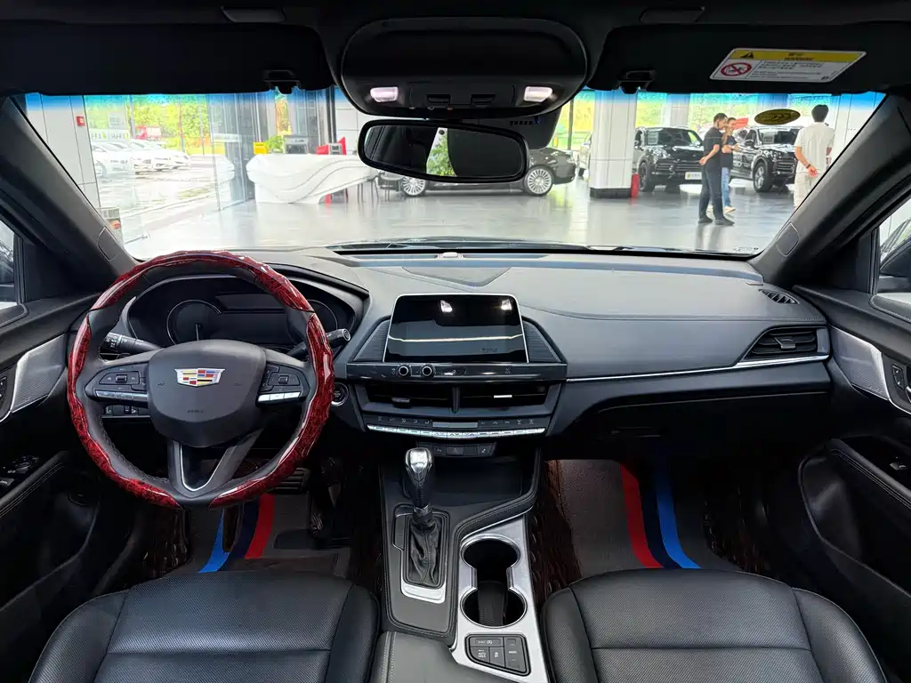 Cadillac CT4 — фото 9