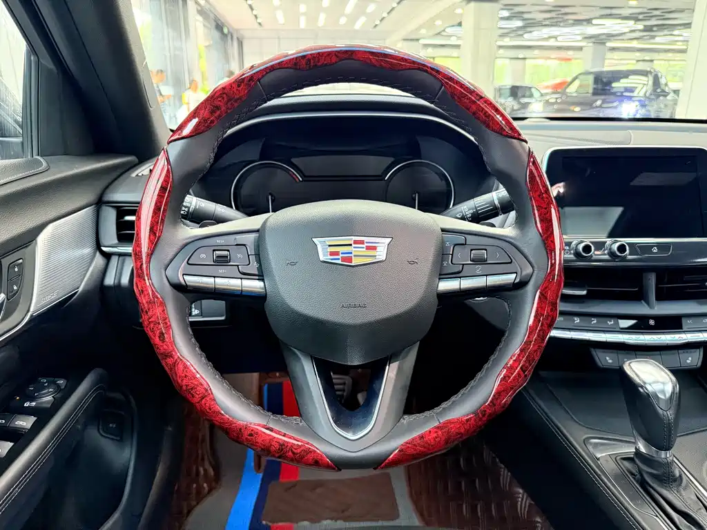 Cadillac CT4 — фото 10