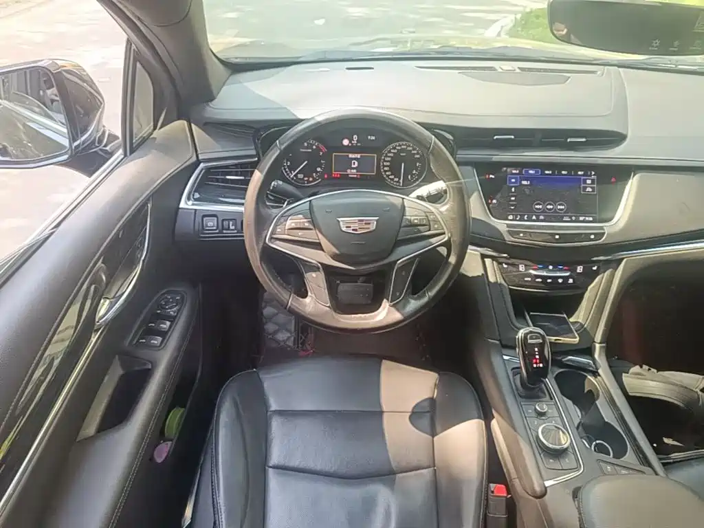 Cadillac XT5 — фото 11