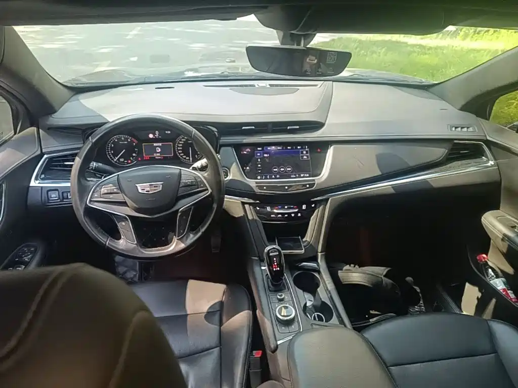 Cadillac XT5 — фото 10