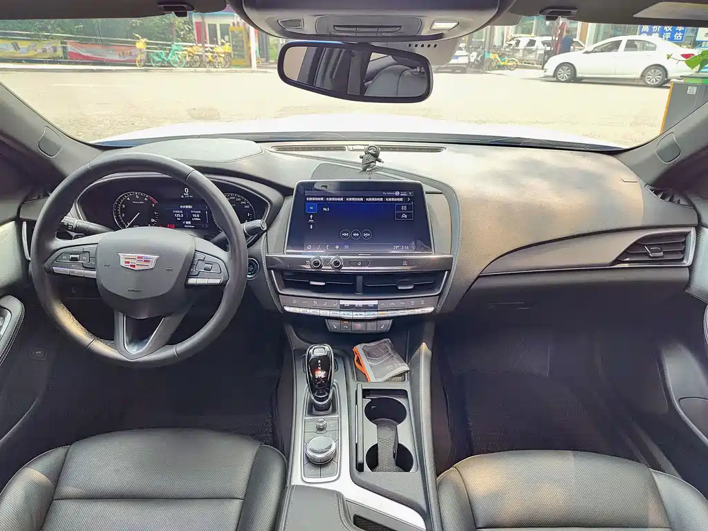Cadillac CT5 — фото 7