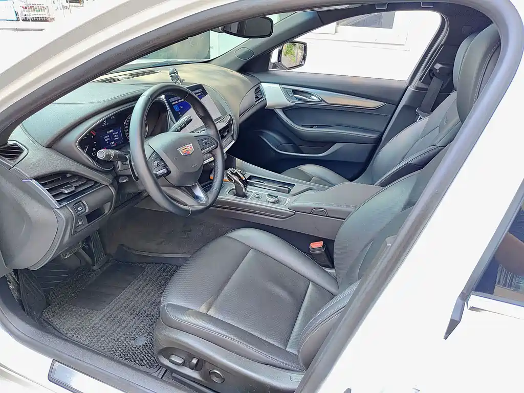 Cadillac CT5 — фото 8