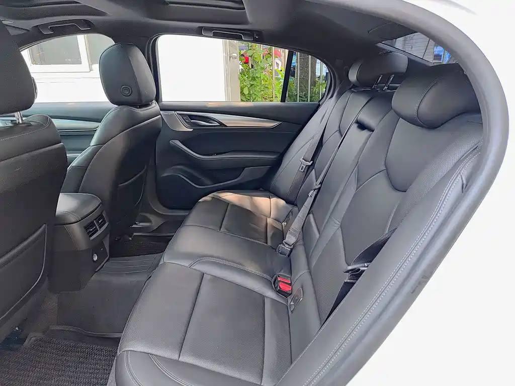 Cadillac CT5 — фото 9