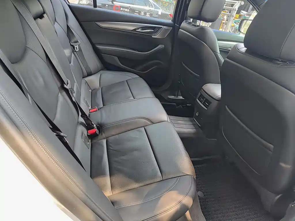 Cadillac CT5 — фото 10