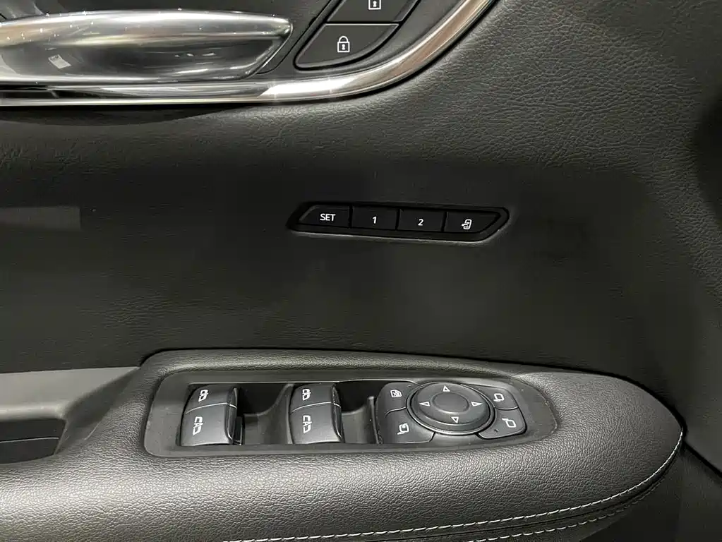Cadillac XT5 — фото 8