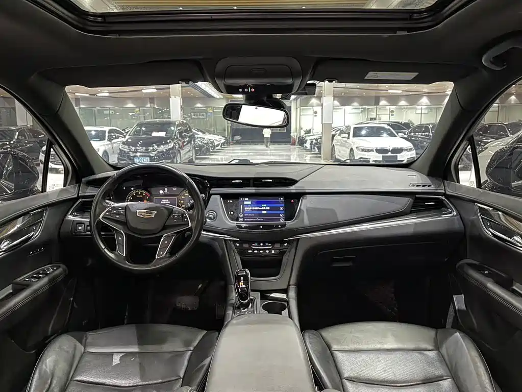 Cadillac XT5 — фото 10