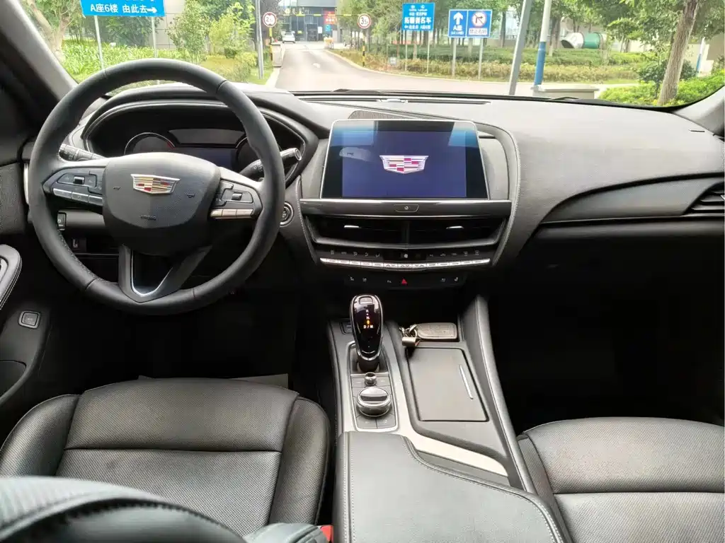 Cadillac CT5 — фото 8
