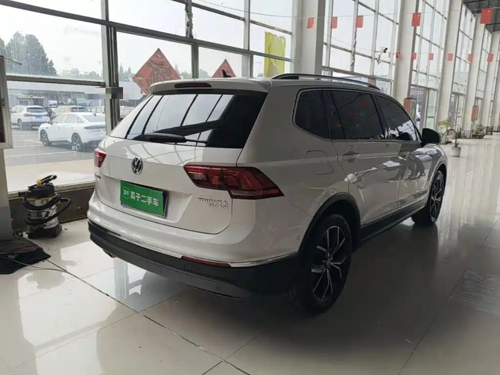 Volkswagen Tiguan L — фото 6