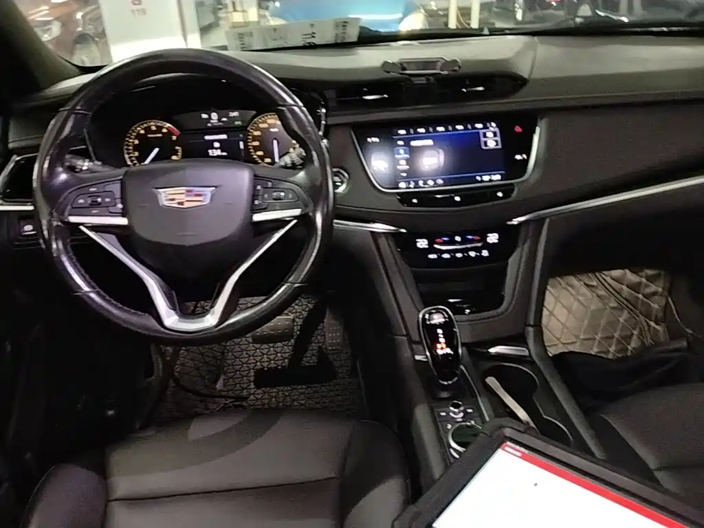 Cadillac XT6 — фото 10