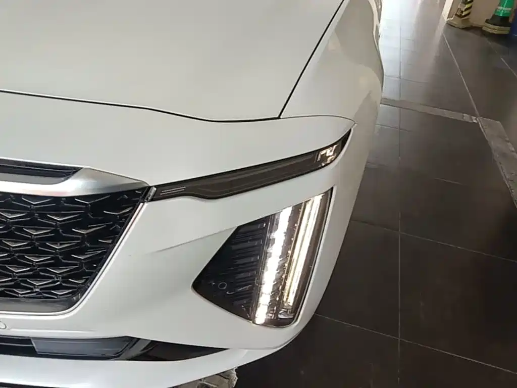 Cadillac CT6 — фото 24