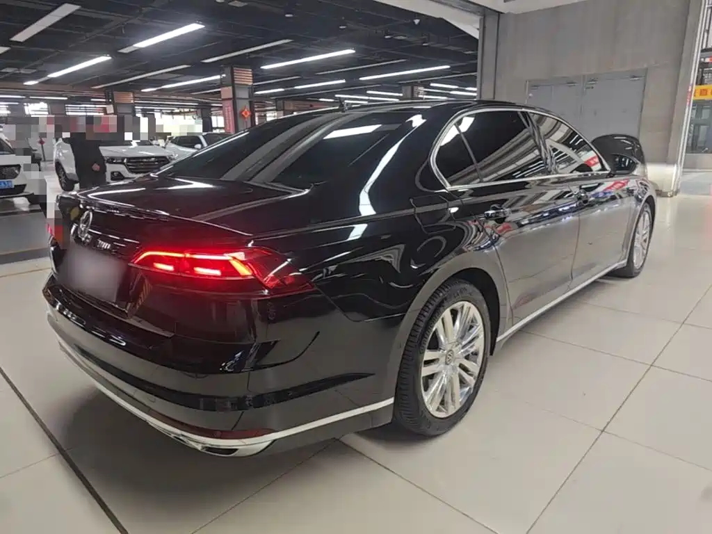 Volkswagen Phideon — фото 6
