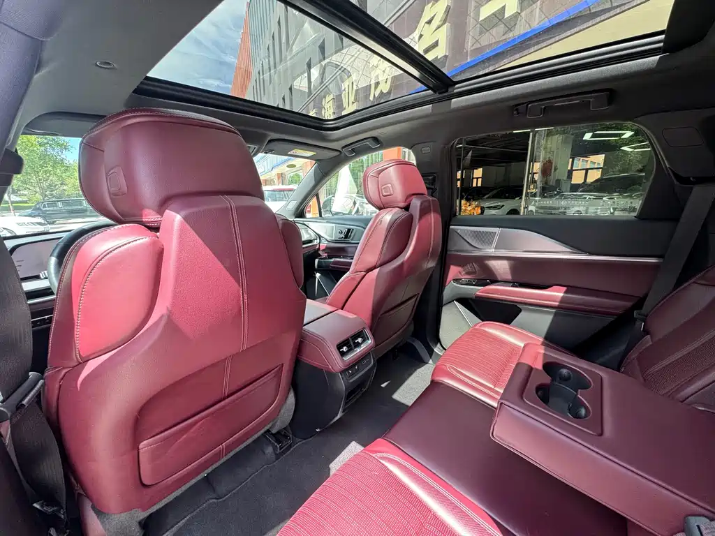 Cadillac XT5 — фото 11