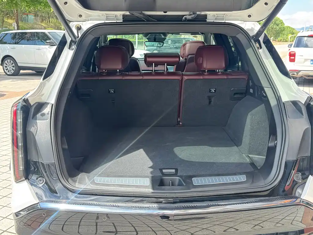 Cadillac XT5 — фото 18