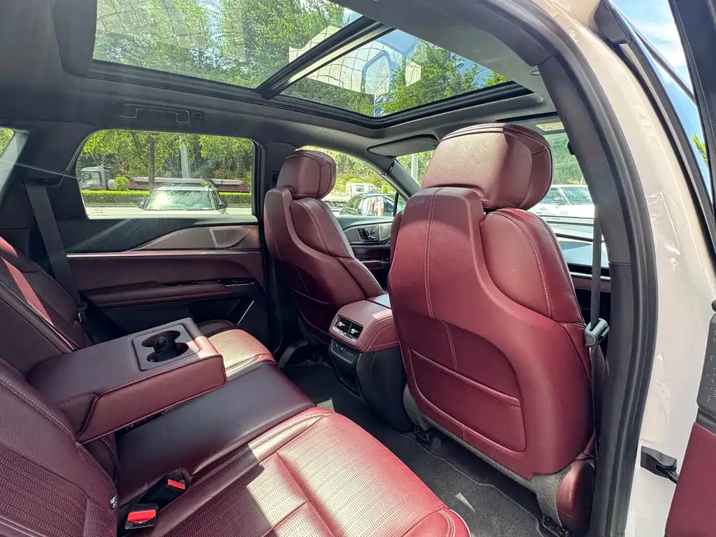 Cadillac XT5 — фото 19
