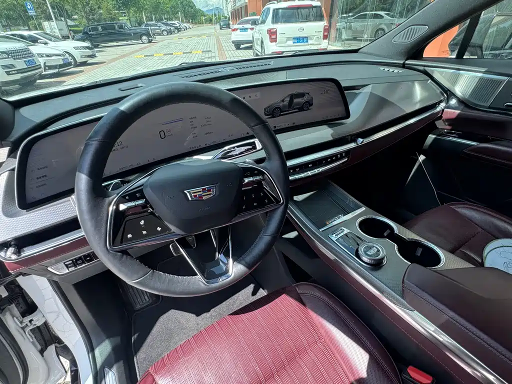 Cadillac XT5 — фото 8