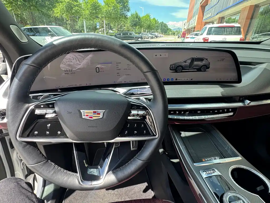 Cadillac XT5 — фото 9