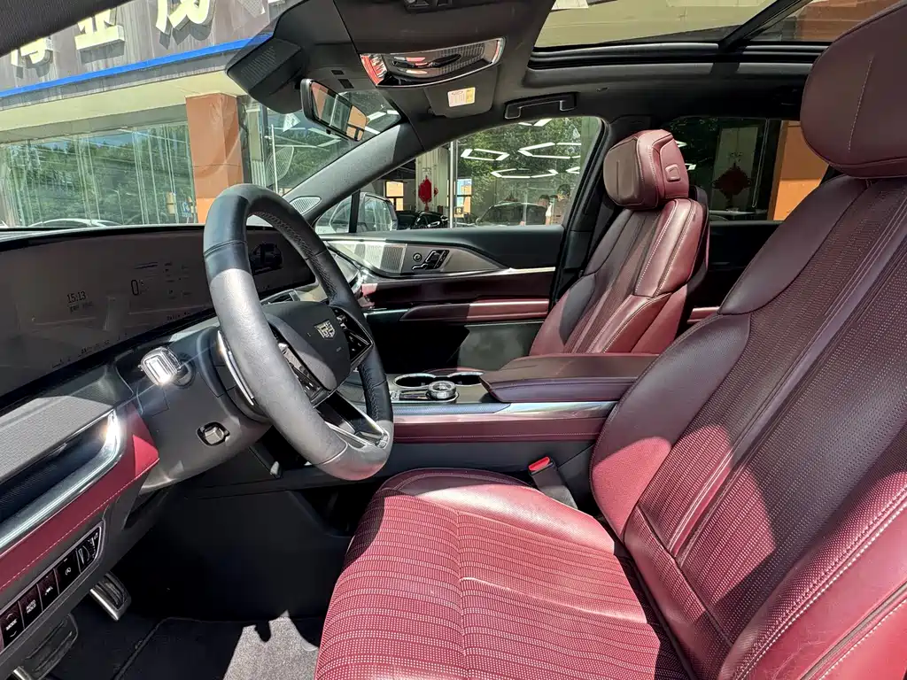 Cadillac XT5 — фото 10