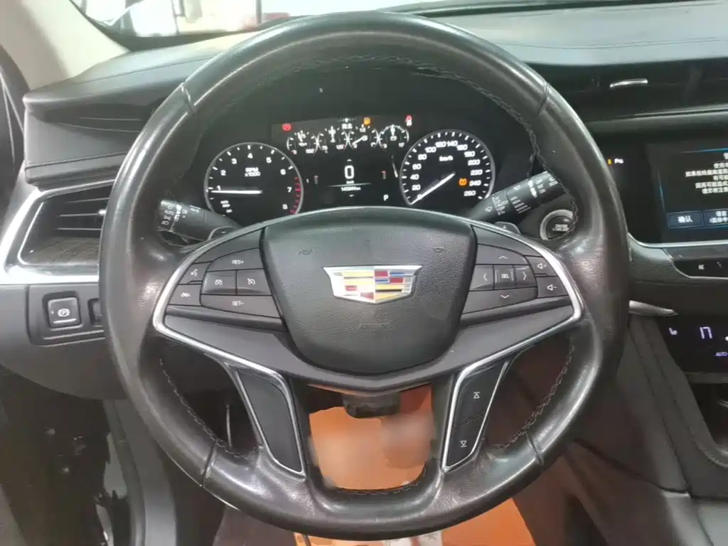 Cadillac XT5 — фото 11