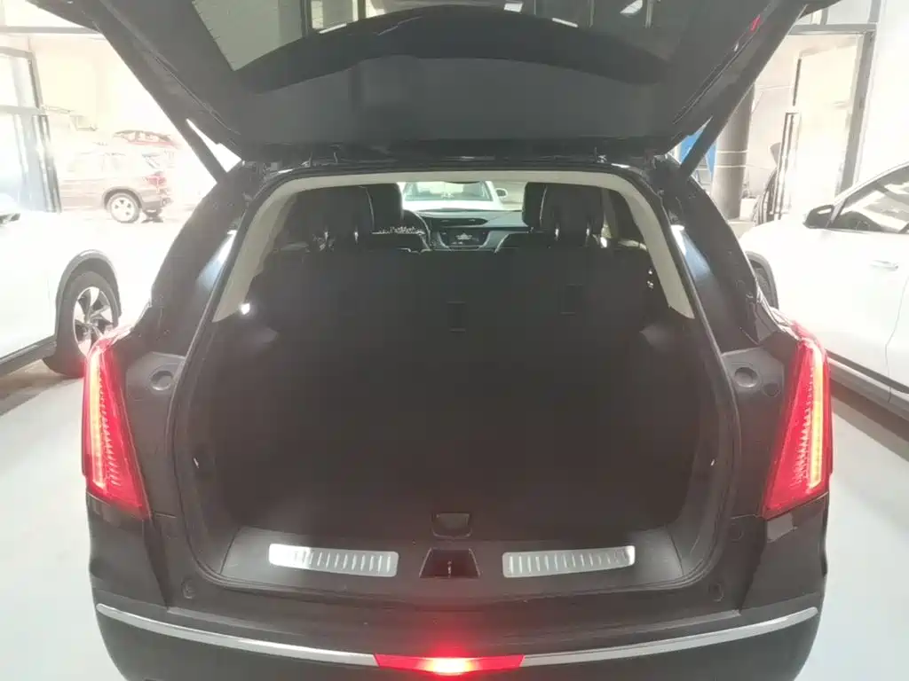 Cadillac XT5 — фото 19