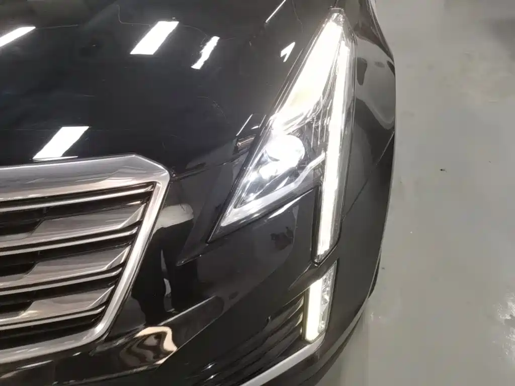 Cadillac XT5 — фото 24