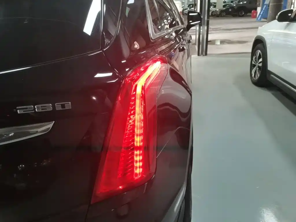 Cadillac XT5 — фото 8